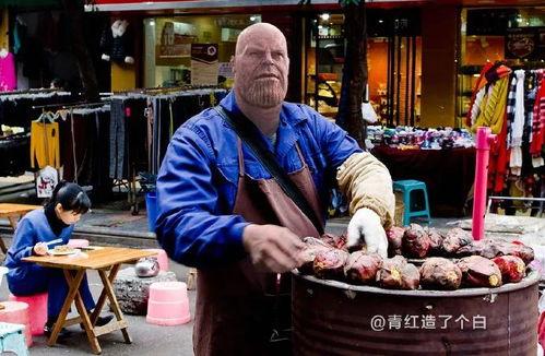 娱乐吃瓜酱摆摊视频,揭秘网红美食背后的故事